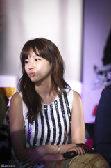 独家：金亚中朱元宣传新片 与观众互动送拥抱