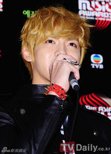 组图：韩团EXO出席2012MAMA颁奖礼记者会