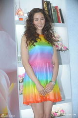 组图：徐子淇否认怀孕传闻 祝福旧爱洪天明