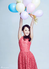 组图：王紫潼红裙写真 俏皮动感尽显青春活力