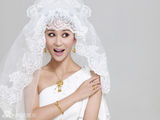 幻灯图：苗圃代言扮俏皮新娘 坦言想早日披婚纱