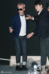 组图：韩星GD出席个唱3D电影试映会显时尚