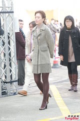 组图：方逸华跪拜邵逸夫 刘德华张学友致祭