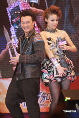 幻灯：新城劲爆颁奖礼落幕 陈奕迅容祖儿称王封后