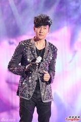 组图：严爵挑战唱跳险破音 林俊杰压轴热舞