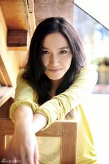 幻灯图：邹涵虹全新秋日写真 展邻家女孩清澈气息