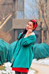 组图：荆希西圣诞街拍曝光 糖果色靓丽清新