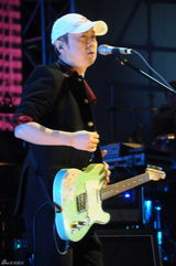 组图：崔健上海开唱《一无所有》引大合唱