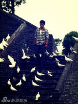 组图：张念骅私照爱复古风文艺范儿十足