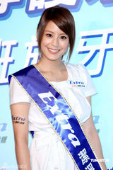 幻灯图：江语晨白连衣裙显清纯 称已鼓励周杰伦