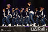 组图：韩国13人男团ToppDogg新专辑首唱会