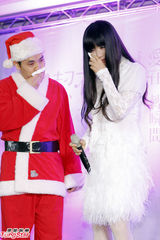 组图：大马变性歌手钟洁希发片 与老公恩爱亲嘴