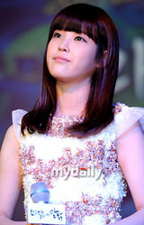 组图：韩星IU文素利等出席动画片《母鸡》记者会