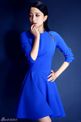 组图：李倩最新写真蓝衣精灵静谧可人