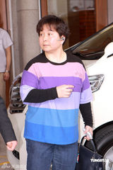 赌王何鸿燊时隔7个月出院 坐轮椅精神良好(图)