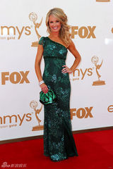 组图：艾美奖红毯 布鲁克-安德森闪片礼服绿野仙踪