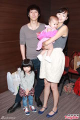 组图：张可颐劝邓萃雯勿太执着 望早发电视牌照