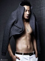 组图：罗晋冬日熟男写真 秀诱人健硕胸肌