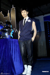 幻灯图：黄晓明参加活动谈恋情 与绯闻女友各执一词