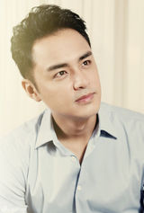 组图：明道曝淡雅写真眼神温暖亦动人