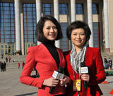 组图：2014两会美女记者众生态 美貌智慧并存