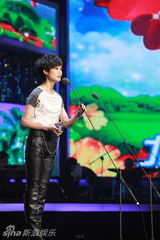 组图：中歌榜现场众星劲歌热舞热力四射