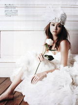 组图：泽尻英龙华最新写真曝光 身着婚纱清纯优雅