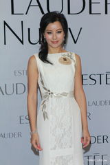 组图：李玟代言护肤品 李美凤结婚多年感情甜蜜