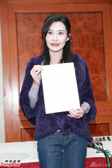 组图：艳星叶玉卿被爆复出还债 浓妆澄清未破产