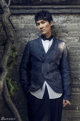 组图：张铎复古写真年代味浓演绎低调华丽