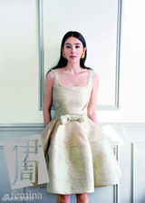 组图：张雨绮登《伊周》封面 清雅高贵公主风