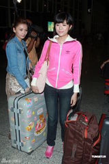 组图：香港小姐起程往伦敦 汤洛雯获粉丝送行