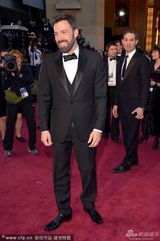 组图：阿弗莱克携爱妻亮相 无缘导演失落