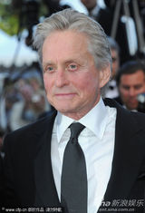 幻灯图集：乔治-卢卡斯杨紫琼捧场《华尔街2》首映