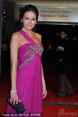 幻灯图：《发明之父》首映 三女星艳丽裙装比美