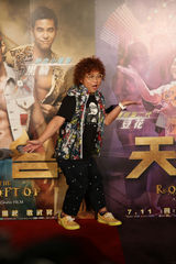 组图：周杰伦出席新片记者会 曾志伟柯有伦亮相