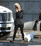 组图：道格拉斯抗癌信心十足 泽塔-琼斯抽烟解压