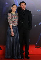 组图：《宗师》剧组压轴红毯 女星争秀美胸美背