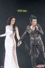 潘美辰与绯闻女友对唱 否认同性恋目前单身(图)