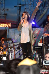 组图：音乐祭众星开唱 杨乃文音响出错频道歉