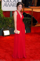 高清组图：《摩登家庭》女星萨拉-海蓝德礼服性感