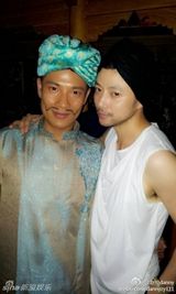 组图：刘嘉玲邀猛男会所印度风情趴