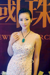 组图：陈紫函真空裸背 御姐范性感亮相