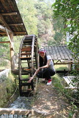 组图：新《拯救》登荧屏 “村姑”董璇秀生活写真