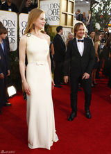 高清图：妮可-基德曼着白裙高贵亮相 气质出众