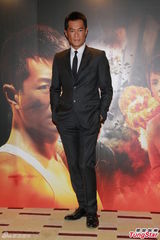 组图：《逃出生天》主创庆功 票房理想或拍续集