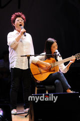 组图：韩女歌手杨熙恩举行出道40年音乐剧发布会