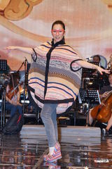 组图：严爵与麦可森PK琴艺 温岚高唱泰雅语歌曲