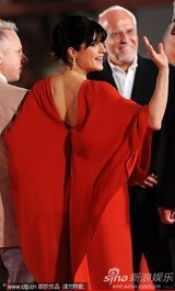 组图：《黑马》首映 布莱尔带初生儿子走红毯