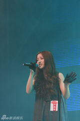 组图：中歌榜厦门欢唱会 张靓颖苏醒等献唱